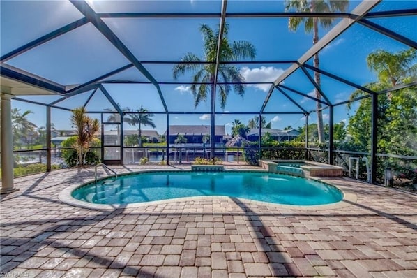 Beautiful Relaxing Pool area