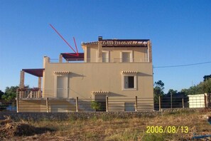 the villa as seen from the street 