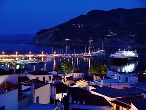 Daskios house terrace ( 3rd floor ) views to Skopelos port