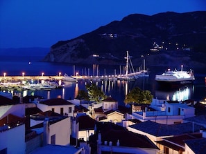 Daskios house terrace ( 3rd floor ) views to Skopelos port