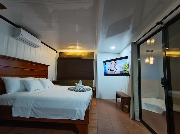 Great king sized bed, A/C unit, smart TV, safety deposit box and private hot tub