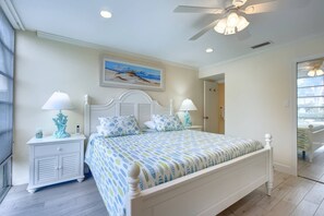 King sized bed in the master bedroom with beautiful en-suite bath!