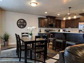 Kitchen Bar and Table