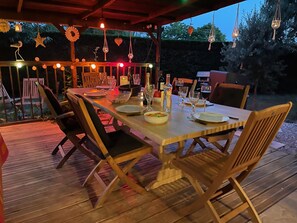 Outdoor dining
