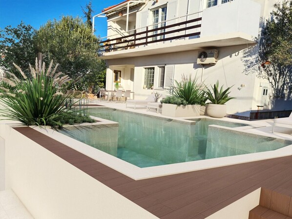 Apartment "Sarah" - one apartment house with pool