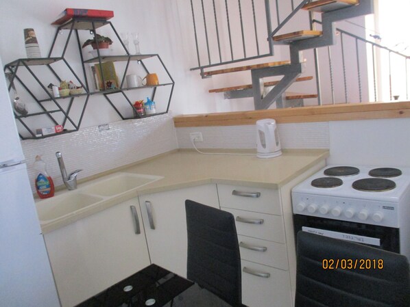 oven and stove fitted cupboards 