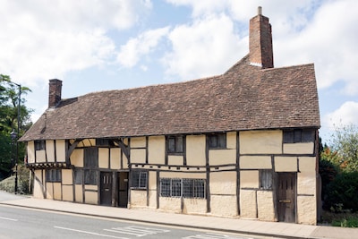 3 MASONS COURT  The oldest house in Stratford Upon Avon, Warwickshire
