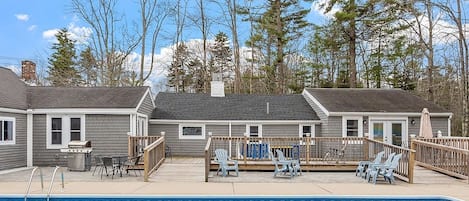 Pool and back porch eating area! 