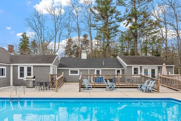 Pool and back porch eating area! 