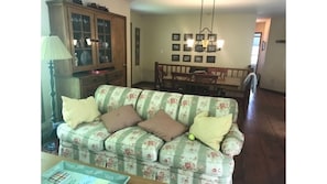 living room/dining room