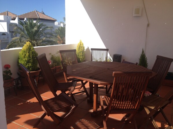 Outdoor dining