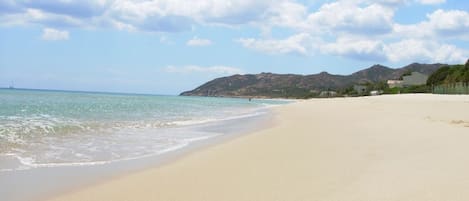 la spiaggia " Perla Marina" poco distante da Calaverde 