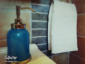 Bathroom amenities