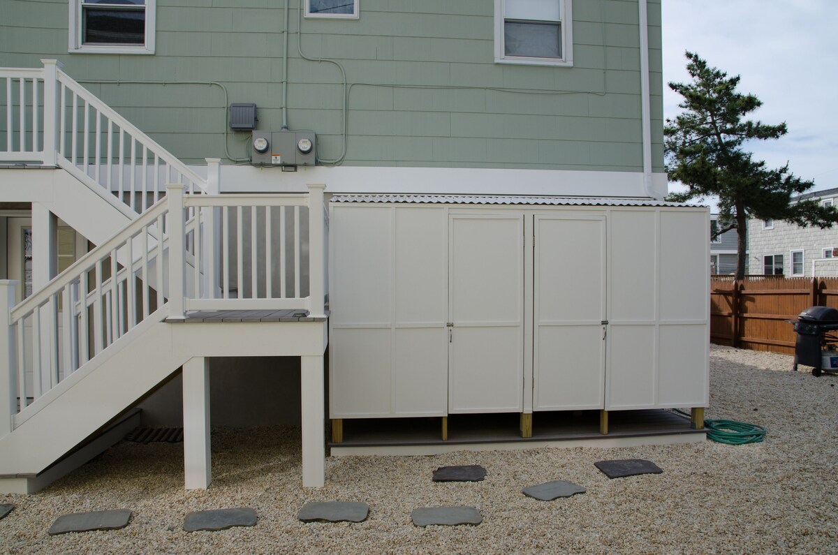 Beautiful and Immaculate Oceanside Duplex! Just steps to the beach!!
