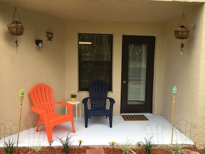 Garden Apartment 6 miles from the beach!