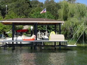 Wonderful dock to park your boat or jet ski, fish, jump or just lay out. 