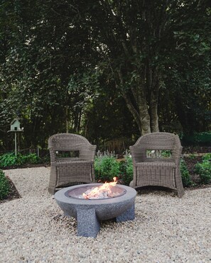 Drinkie time over fire pit - wood sacked ready to go everyday!