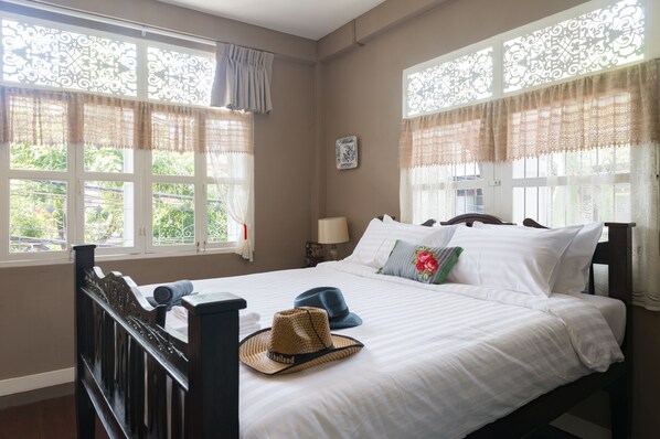 Private room in Heritage Shophouse (2/1)