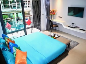 Well furnished studio with pool view!