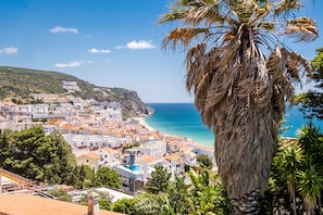 RENT4REST SESIMBRA 4BDR OCEAN VIEW AND PRIVATE POOL VILLA