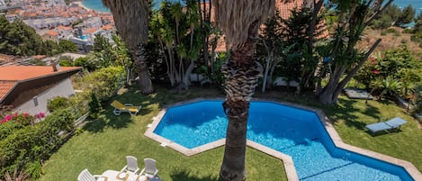 RENT4REST SESIMBRA 4BDR OCEAN VIEW AND PRIVATE POOL VILLA