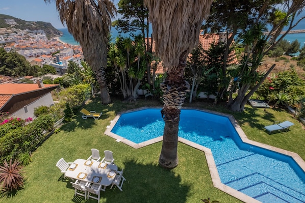 RENT4REST SESIMBRA 4BDR OCEAN VIEW AND PRIVATE POOL VILLA