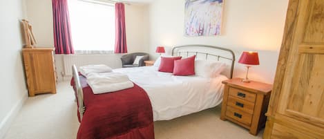 Stylish Kingsize bedded room