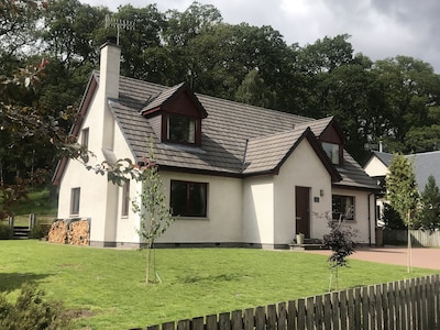 Comfortable modern cottage with oak garden in Cairngorm National Park