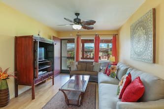Village Manor B22, In the Heart of Kapaa Town, Walk to Shops and Beaches