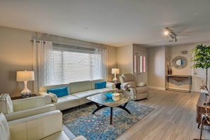 Living Room | Central A/C & Heating | Free WiFi