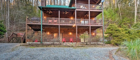 Ellijay Vacation Rental | 2BR | 2BA | 2,700 Sq Ft | Stairs Required