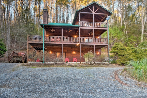 Ellijay Vacation Rental | 2BR | 2BA | 2,700 Sq Ft | Stairs Required