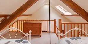 Twin bedroom 