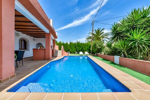 Swimming pool