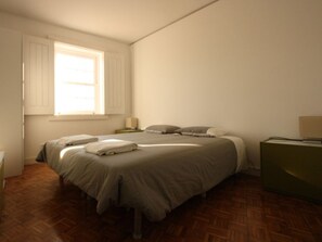 Bedroom  (double bed or 2 twin beds)
