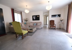Location vacances L'ISLE-SUR-LA-SORGUE maison Ă louer salon