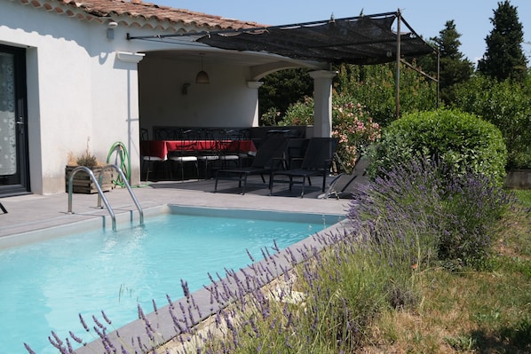 Location vacances L'ISLE-SUR-LA-SORGUE maison Ă louer piscine