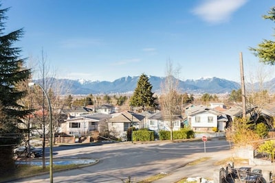 3 bedrooms luxury unit on Vancouver's east side