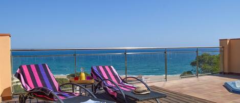 Apartment capacity 4 people with sea views in Begur. A/C. Wifi. Parquing. BEGUR