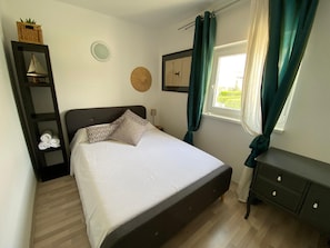 Sleeping room with bed 140x200
