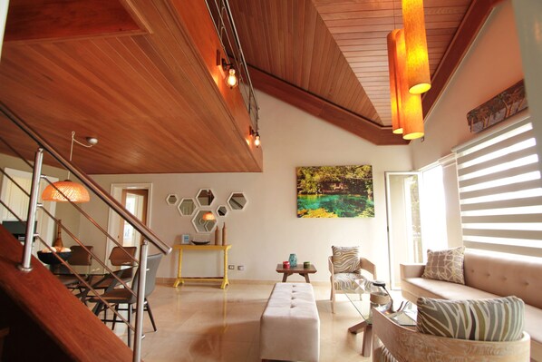 Living Room/Dining
