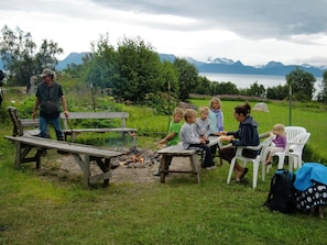 campfire pit is a popular spot, grill your fish here! 