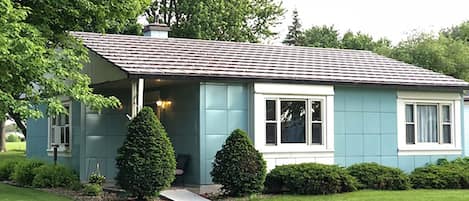 1950's all steel historic Lustron home