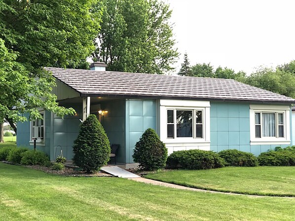 1950's all steel historic Lustron home