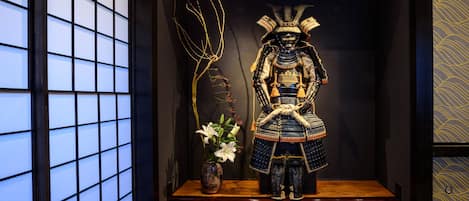 Samurai Joe, the house protector of Gojozaka Machiya.