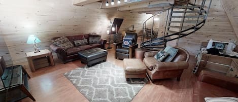 Claim-Jumper-A-Frame-7-Livingroom