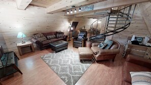 Claim-Jumper-A-Frame-7-Livingroom