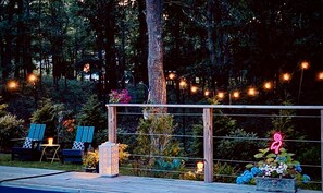 Outdoor Garden and Lawn Seating
