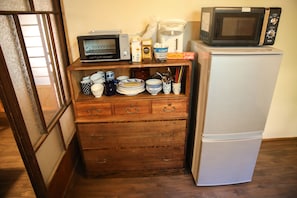 1F Mini Kitchen