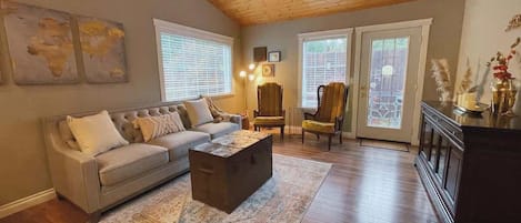 Olympic Guesthouse - Emerald Valley Inn